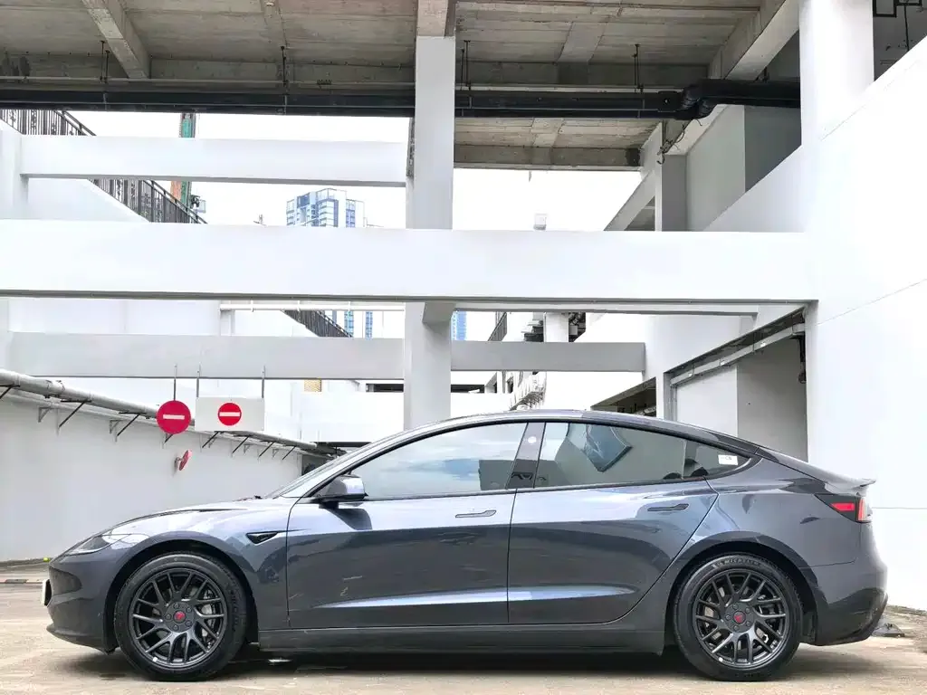 Tesla Model 3 — фото 6