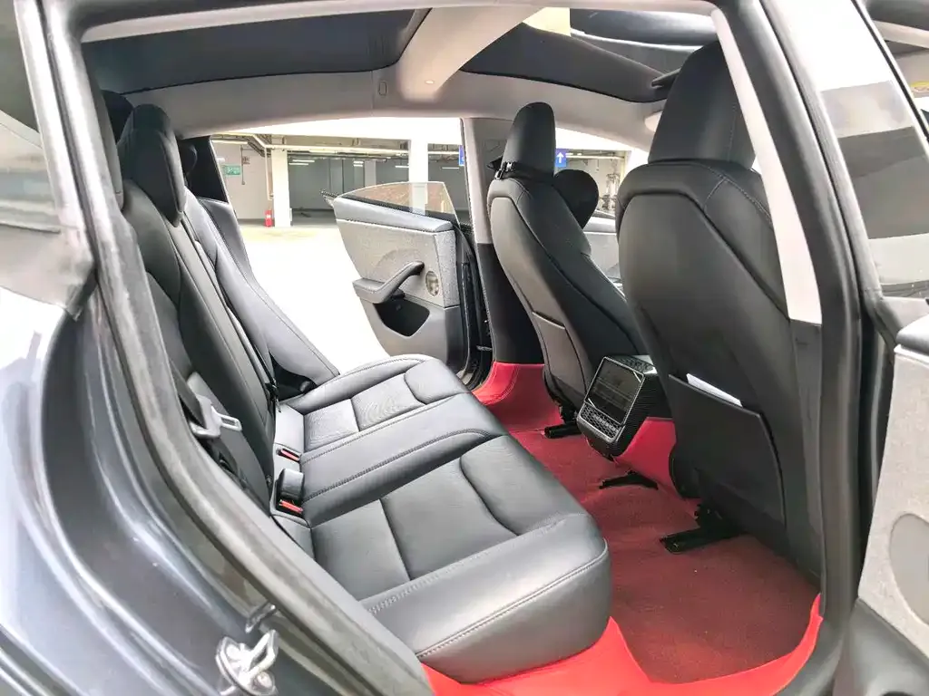 Tesla Model 3 — фото 7