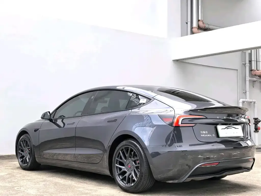 Tesla Model 3 — фото 4