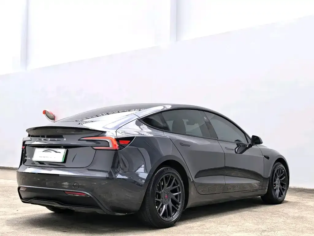 Tesla Model 3 — фото 3
