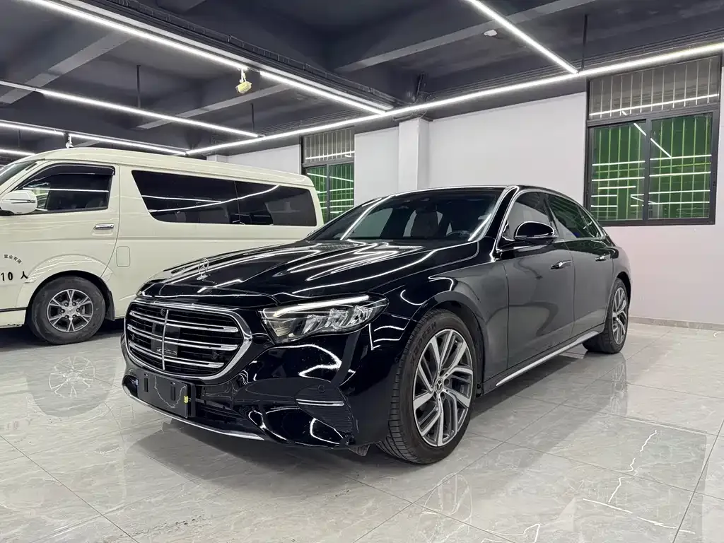 Mercedes-Benz E-Class — фото 1