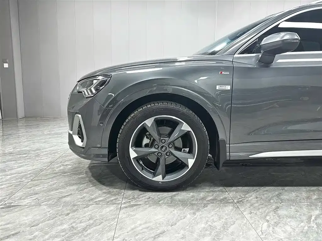 Audi Q3 — фото 10