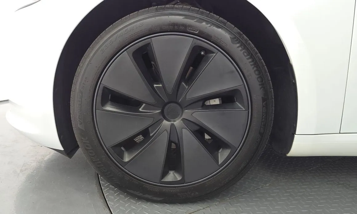 Tesla Model 3 — фото 10
