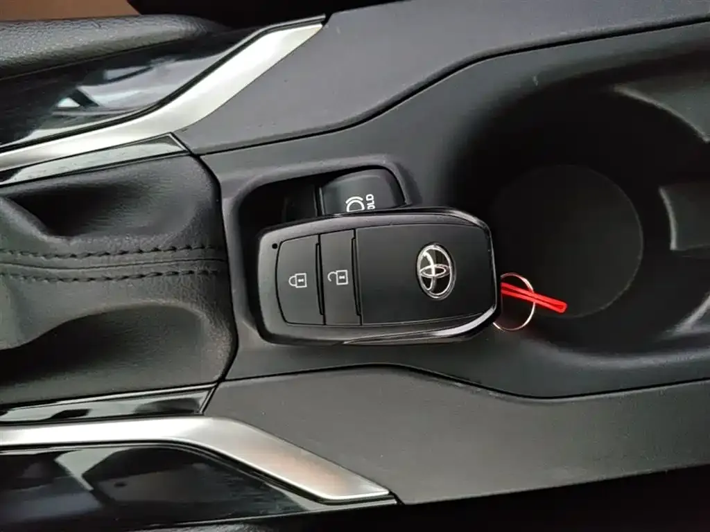 Toyota Corolla Cross — фото 2