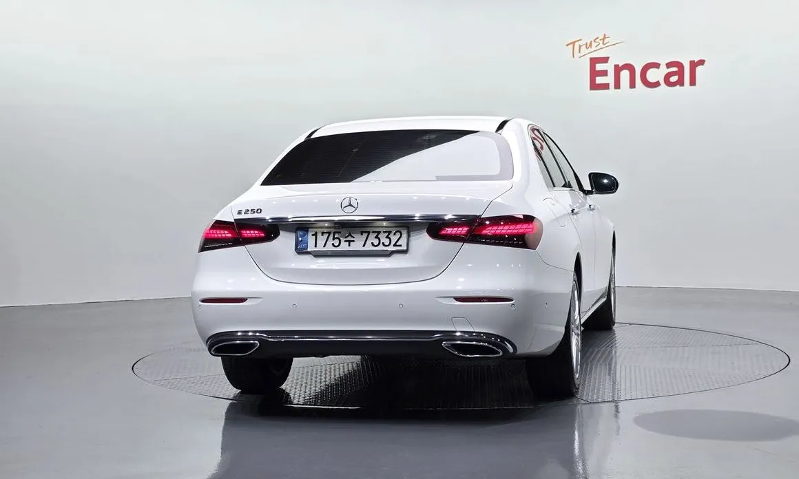 Mercedes-Benz E-Class — фото 3