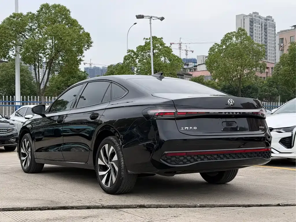 Volkswagen Passat — фото 7