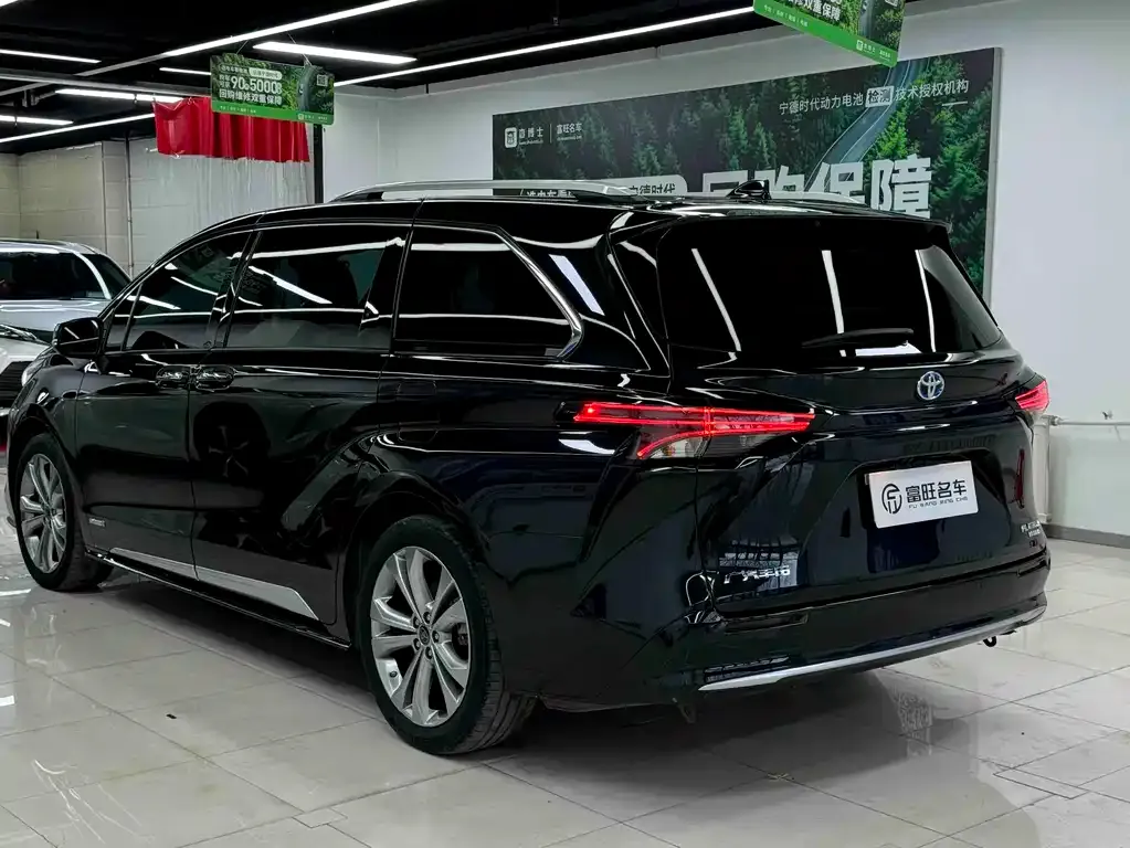 Toyota Sienna — фото 8