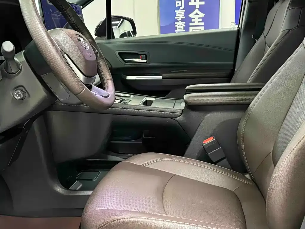 Toyota Sienna — фото 4