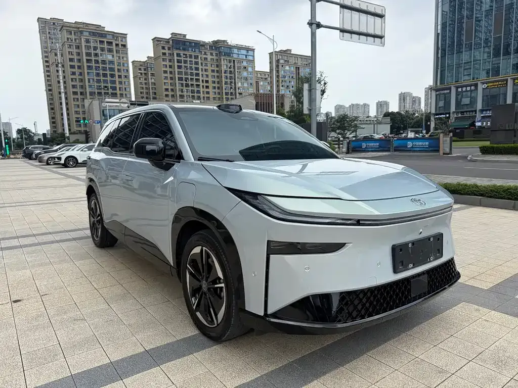 Toyota Platinum 3X 2025 из CN, фото 8