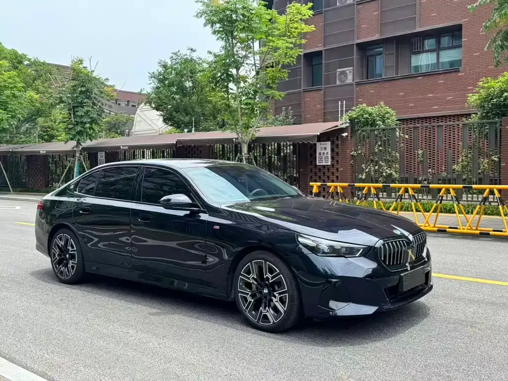 BMW 5 Series — фото 10