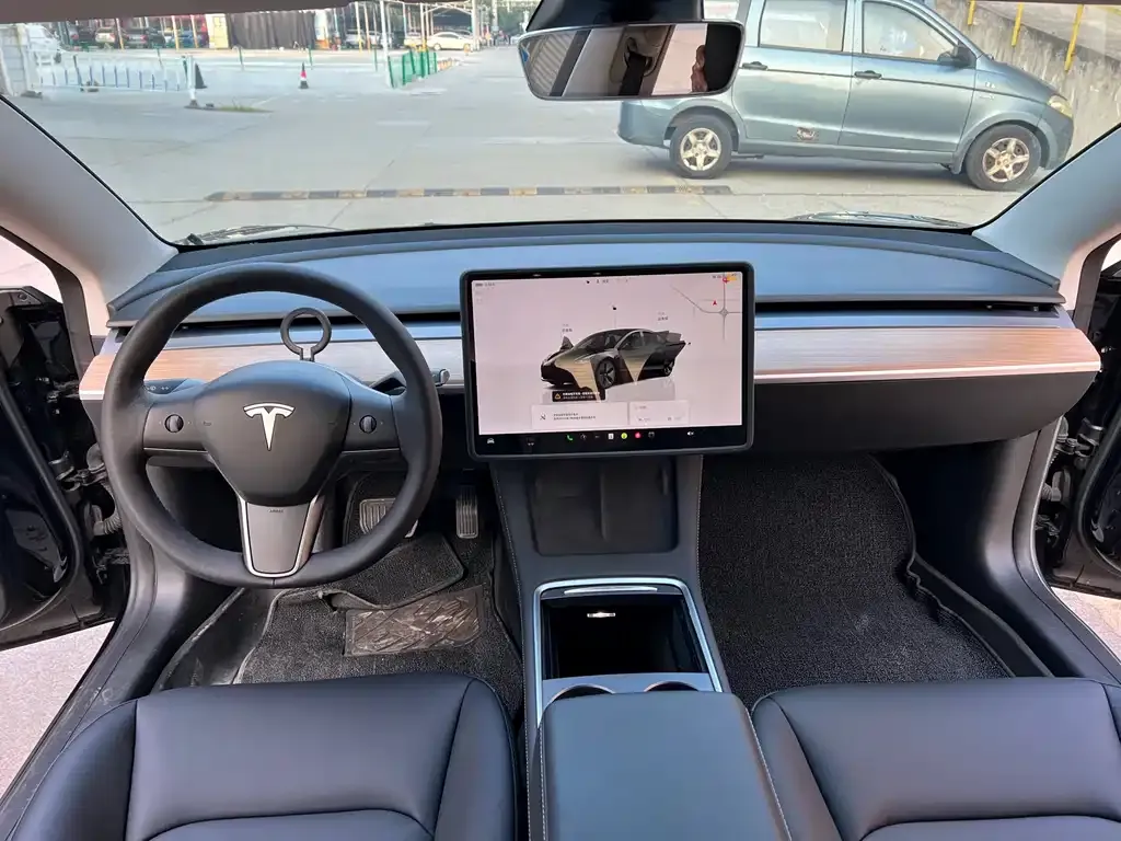 Tesla Model 3 — фото 3