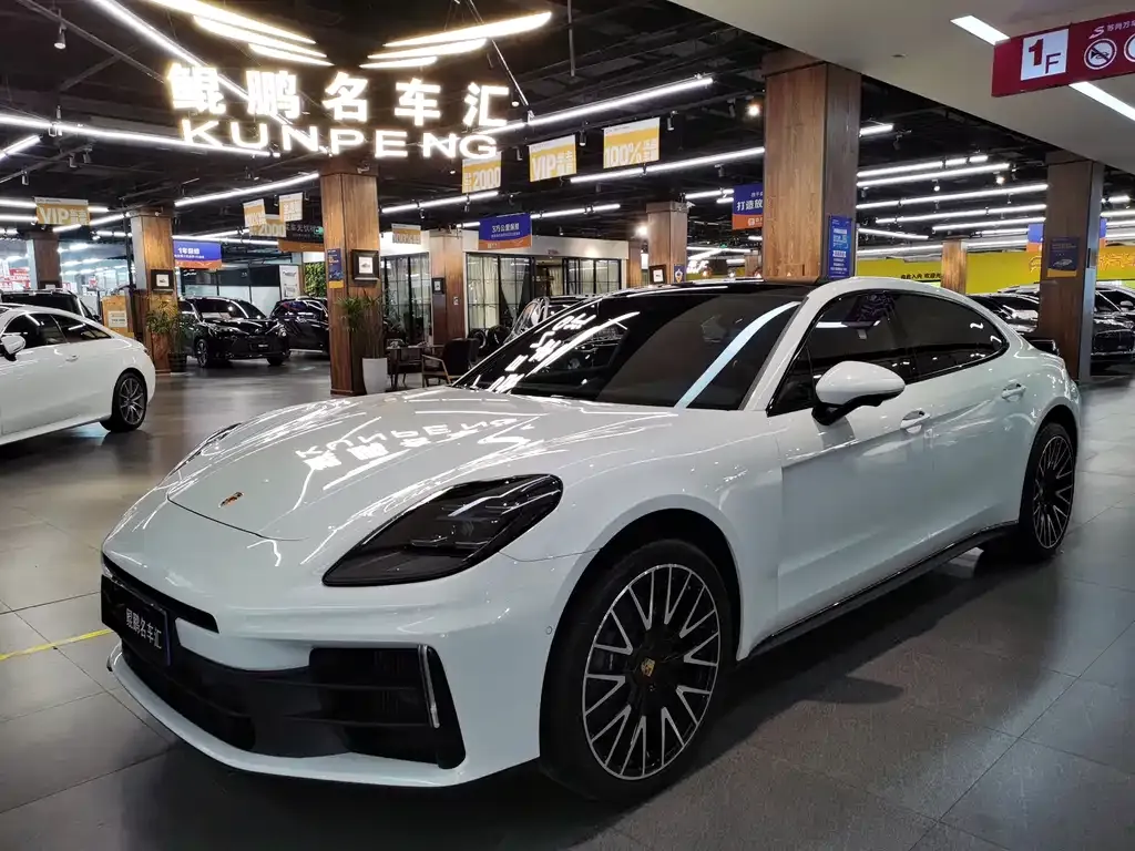Porsche Panamera — фото 1