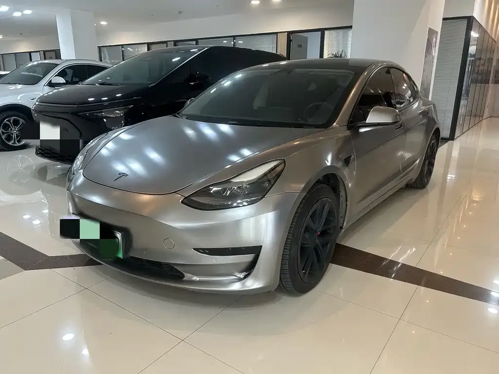 Tesla Model 3 — фото 1