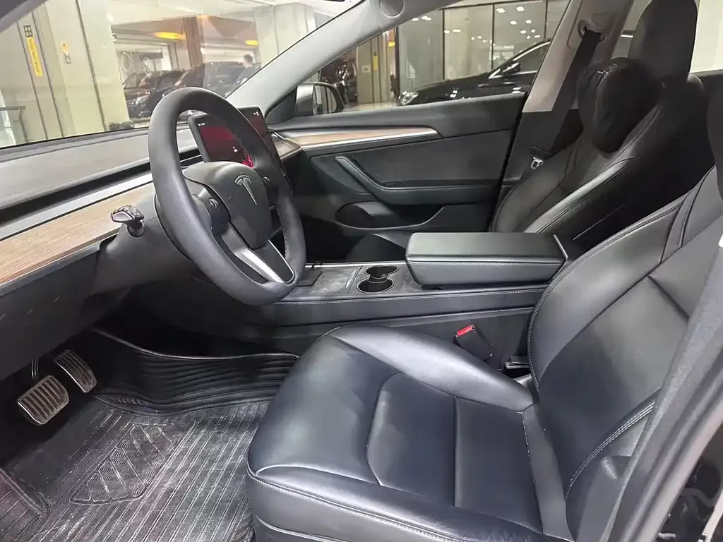 Tesla Model 3 — фото 10