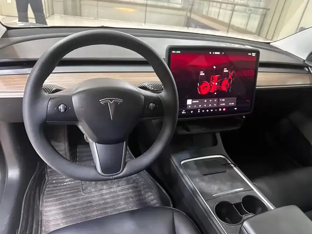 Tesla Model 3 — фото 9