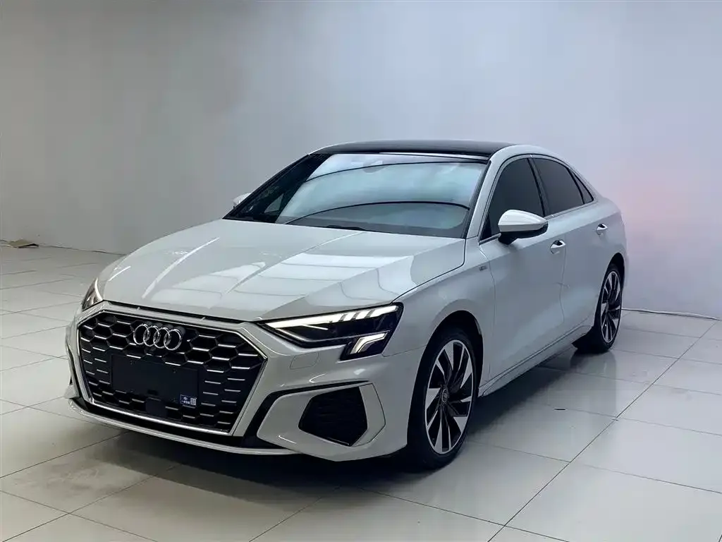 Audi A3 — фото 1