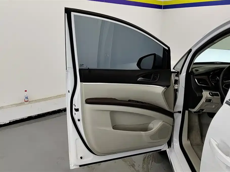 Buick GL8 2023 из CN, фото 3