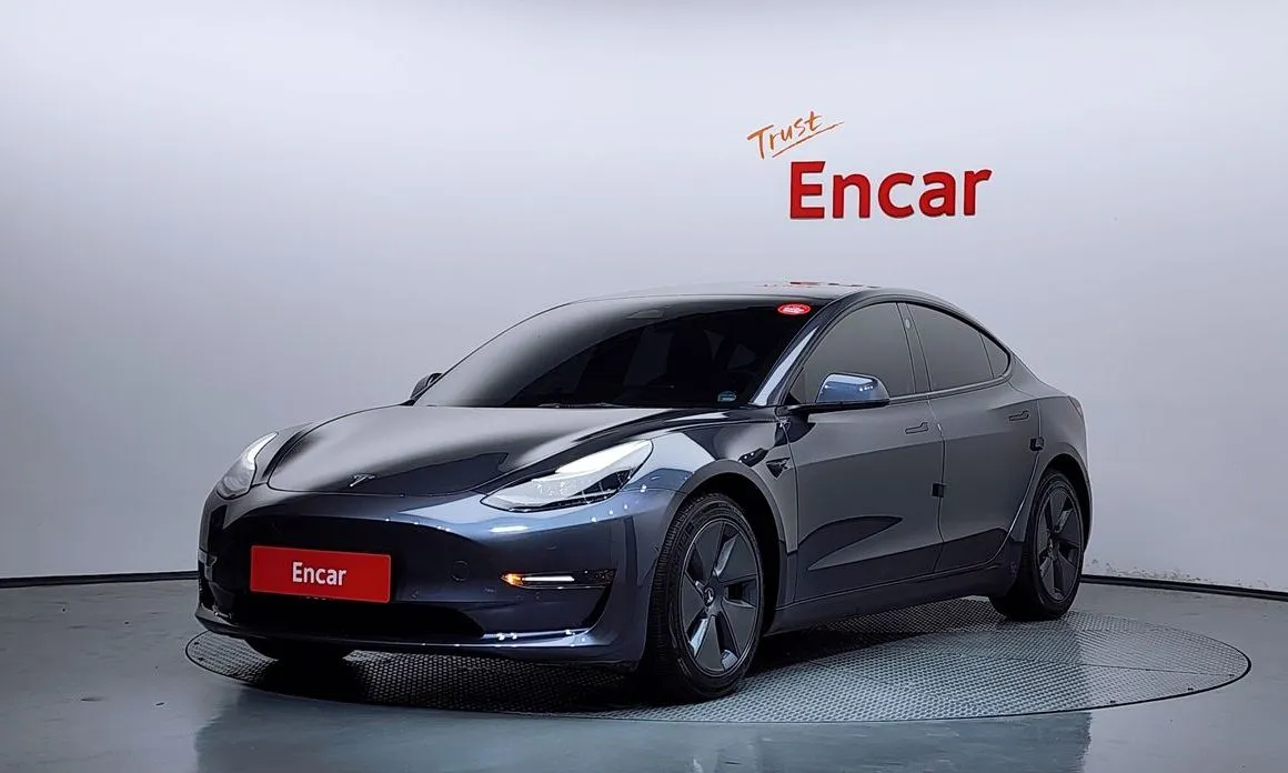 Tesla Model 3 — фото 1