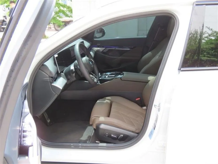 BMW 5-Series 2026 из KR, фото 8