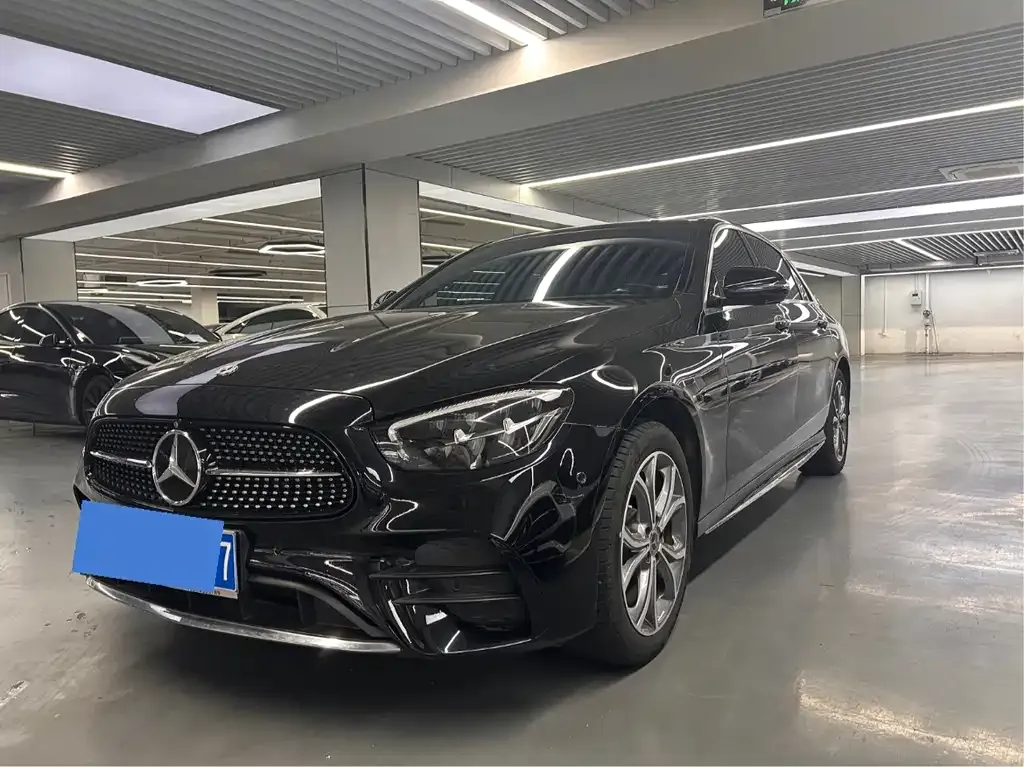 Mercedes-Benz E-Class — фото 1