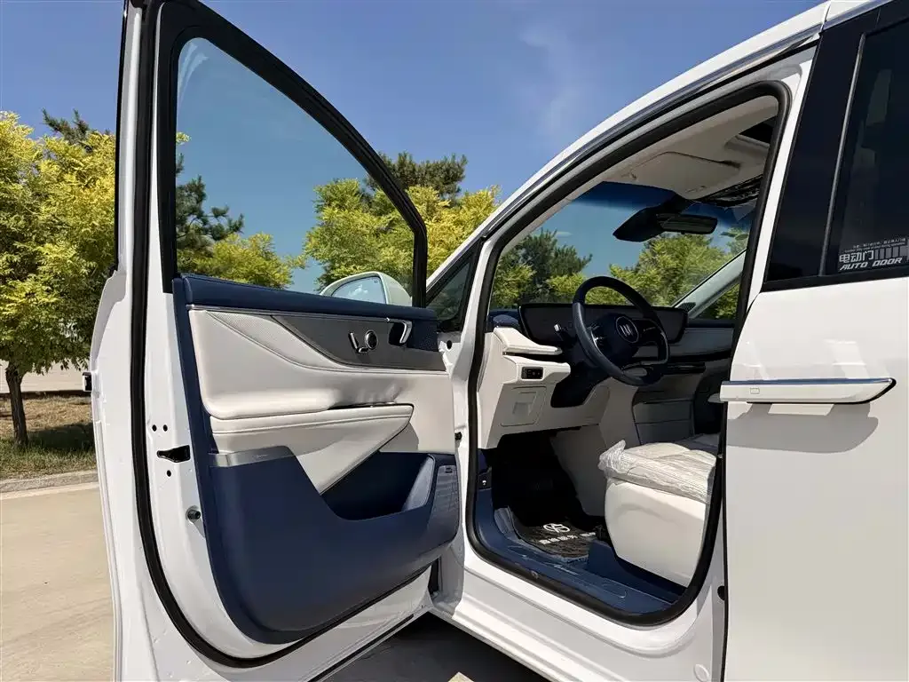 Buick GL8 Hybrid — фото 3