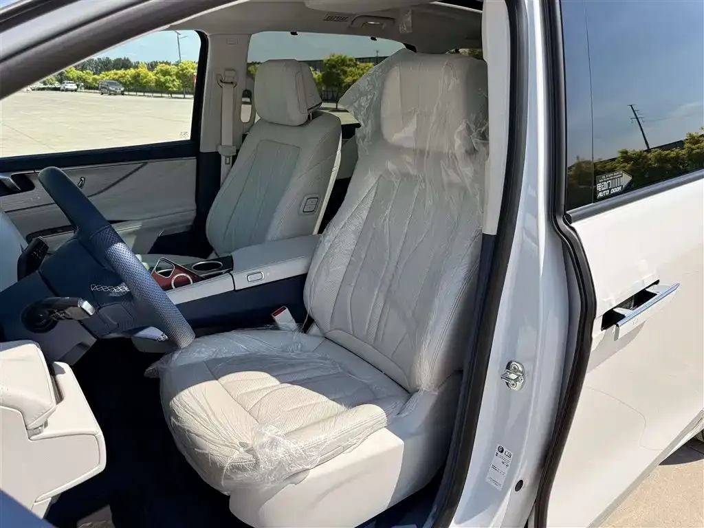 Buick GL8 Hybrid — фото 5