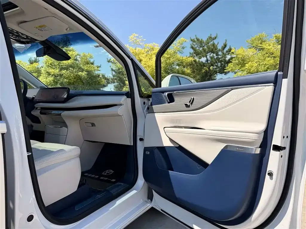 Buick GL8 Hybrid — фото 2