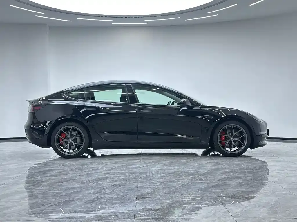 Tesla Model 3 — фото 9