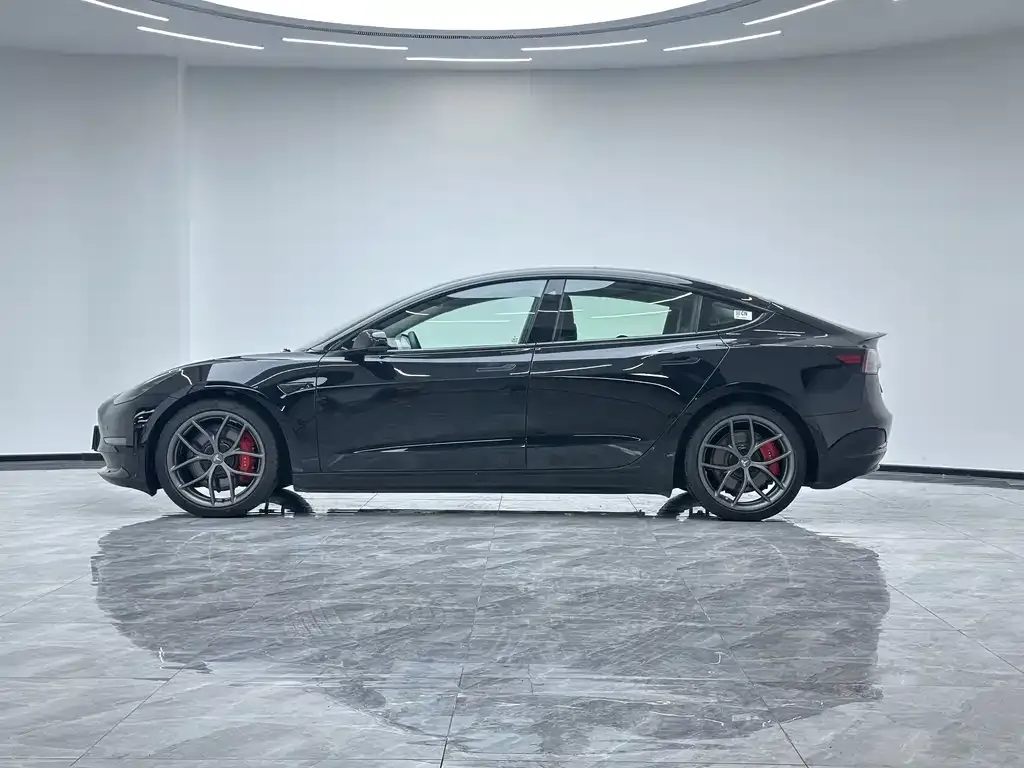 Tesla Model 3 — фото 5