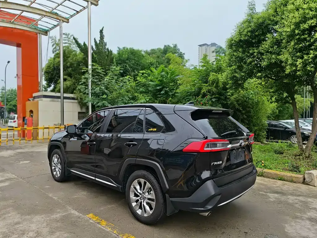 Toyota Wildlander — фото 10
