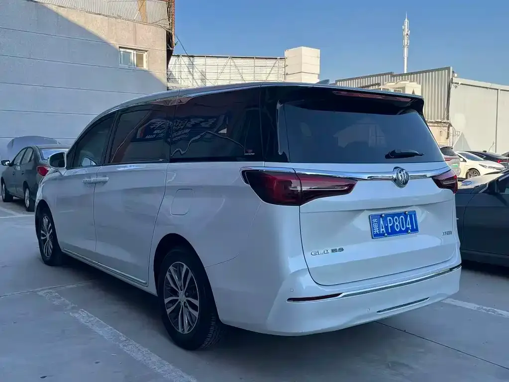 Buick GL8 2023 из CN, фото 3
