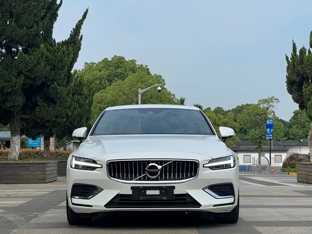 Volvo S60 — фото 2