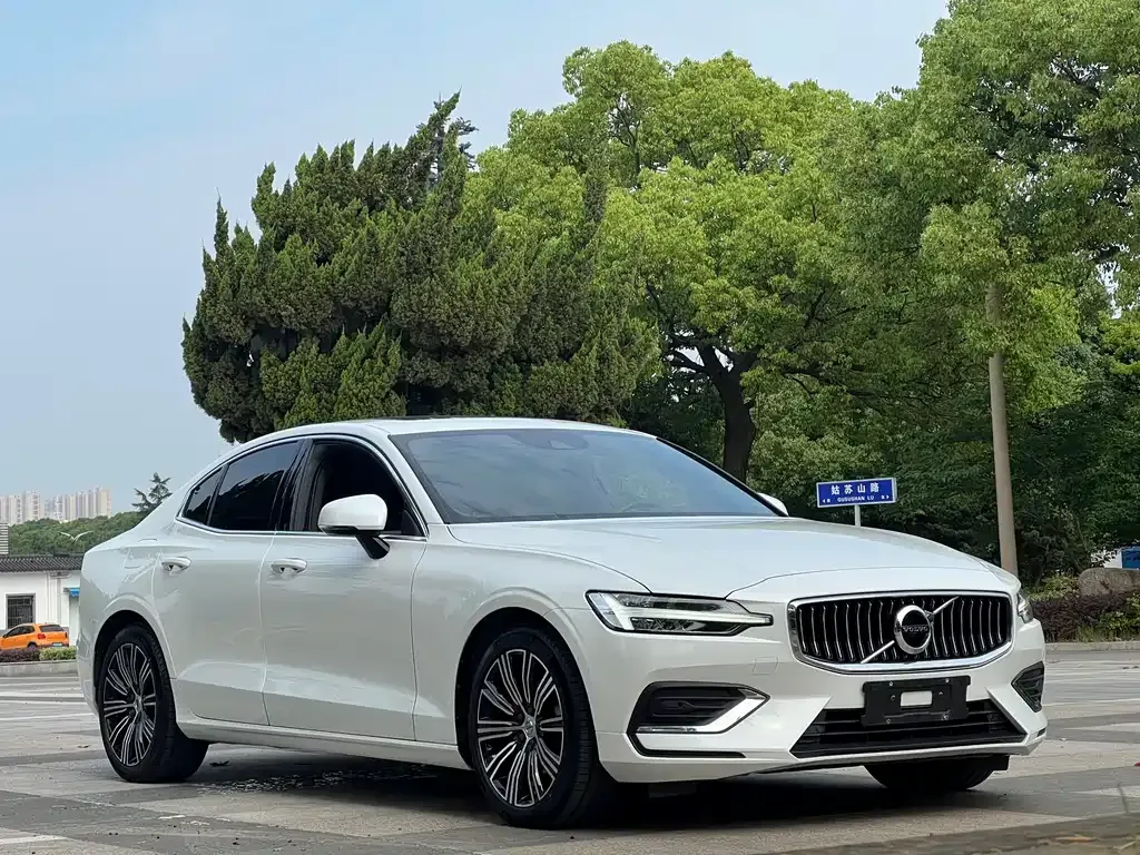 Volvo S60 — фото 10