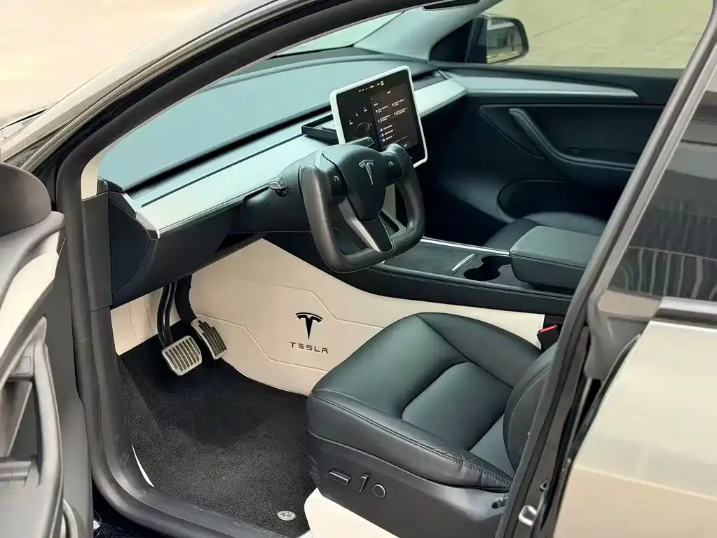 Tesla Model Y — фото 7