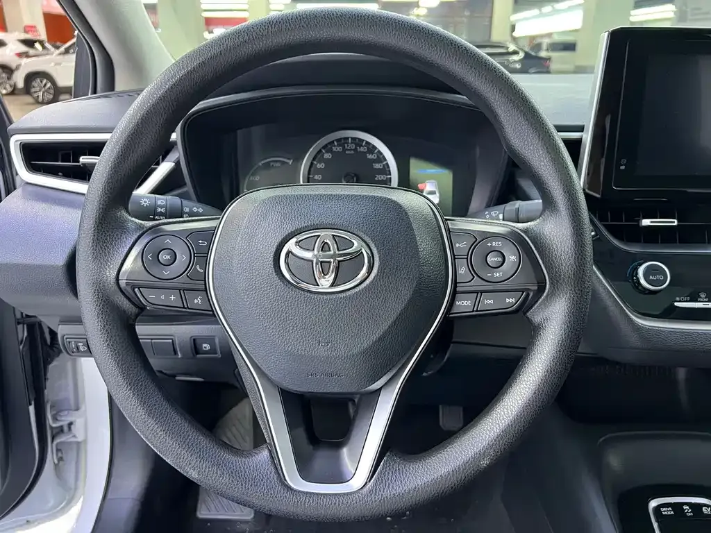 Toyota Corolla — фото 5