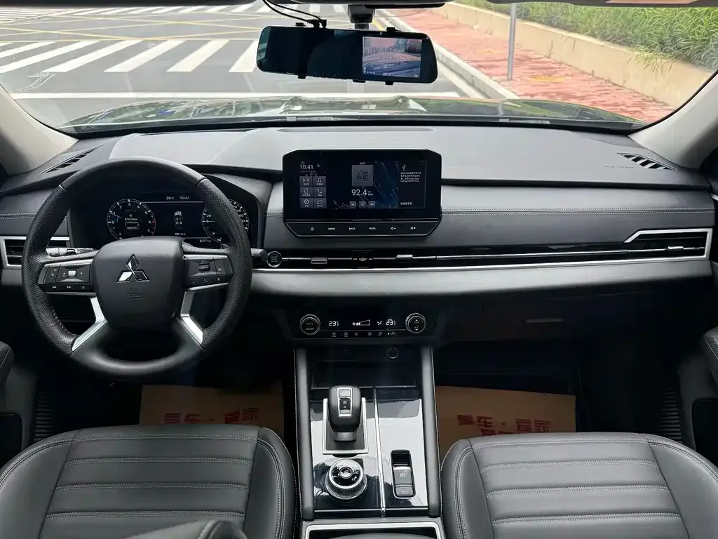 Mitsubishi Outlander 2023 из CN, фото 7