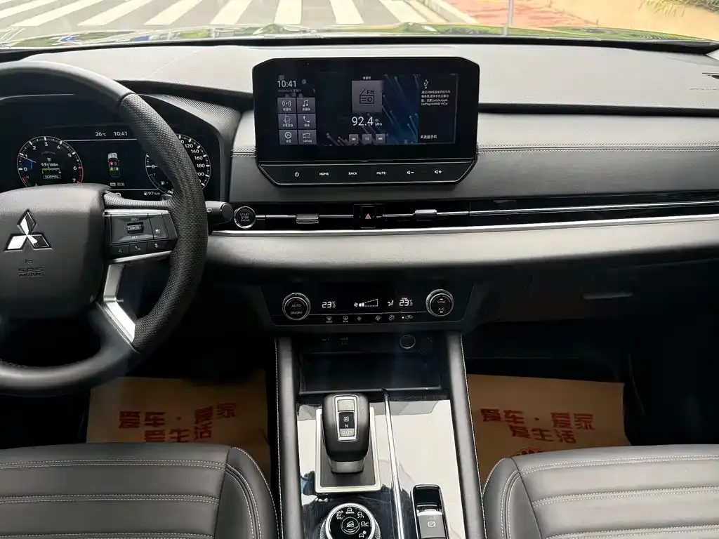 Mitsubishi Outlander 2023 из CN, фото 2
