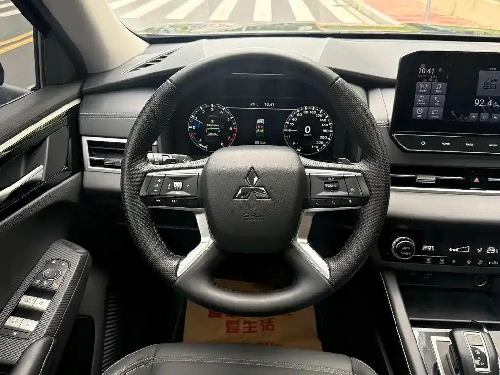 Mitsubishi Outlander 2023 из CN, фото 6