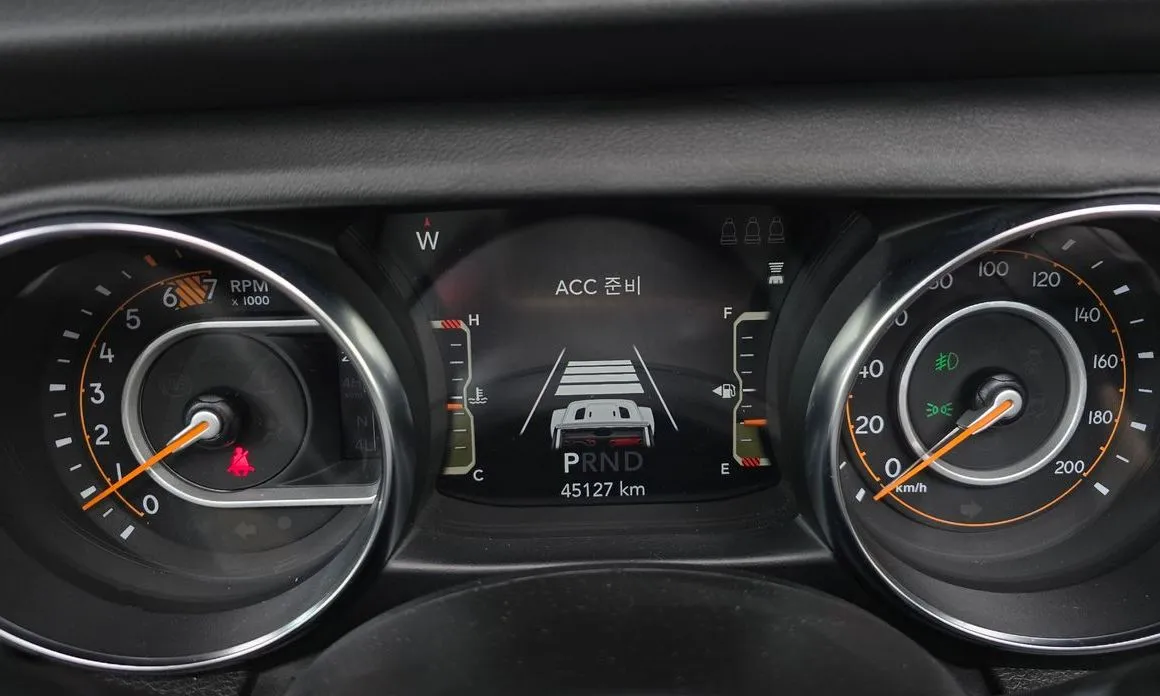 Jeep Wrangler 2022 из KR, фото 4