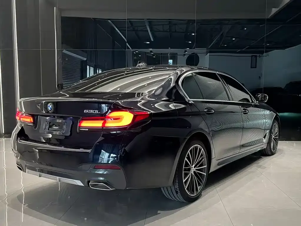 BMW 5 Series — фото 2