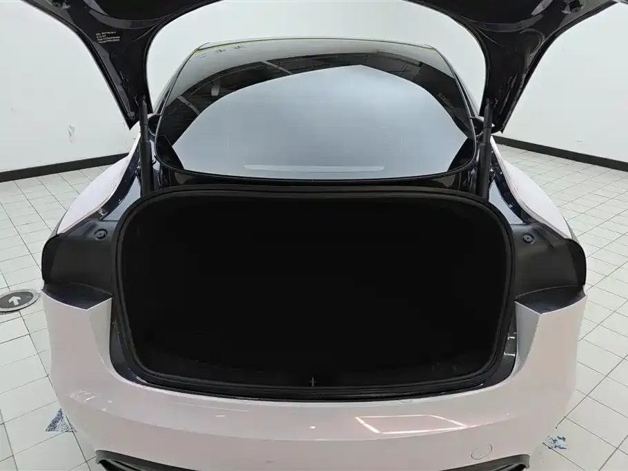 Tesla Model 3 — фото 9