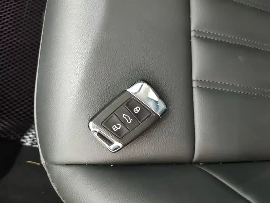 Volkswagen Passat 2023 из CN, фото 7