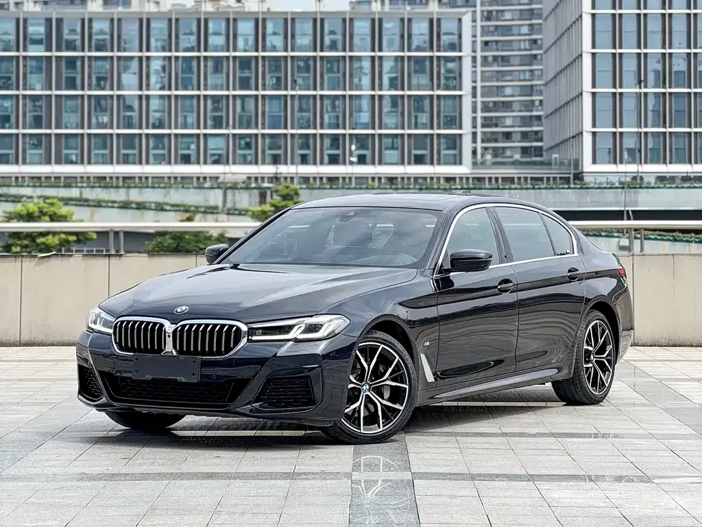 BMW 5 Series — фото 1