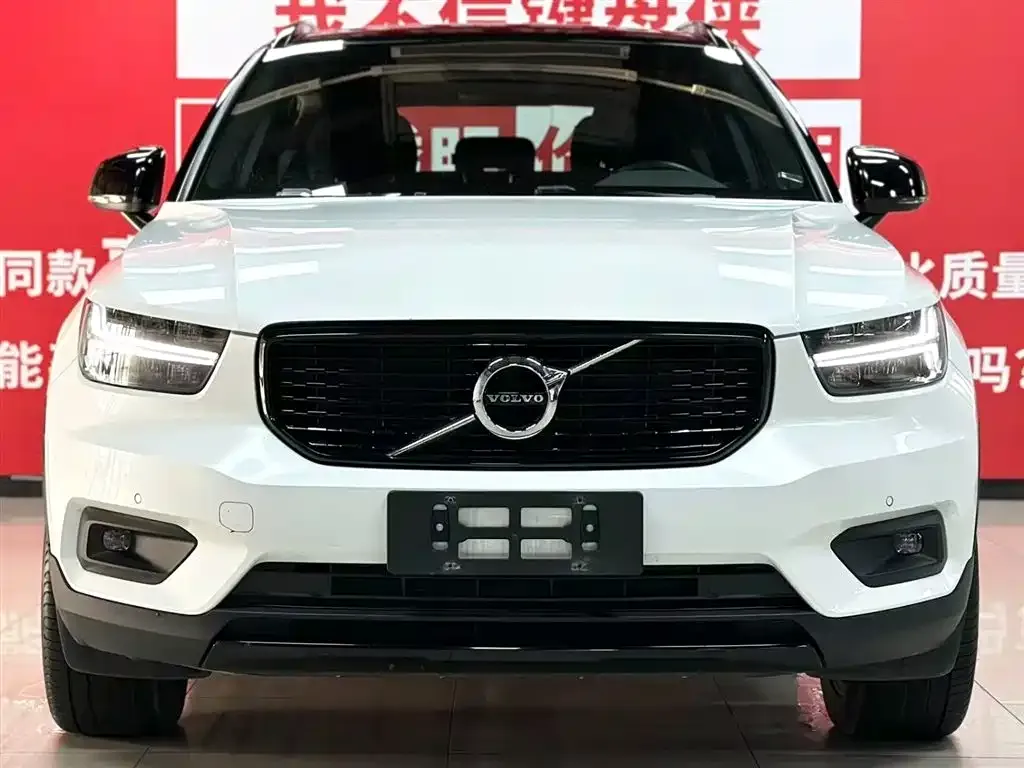 Volvo XC40 — фото 2