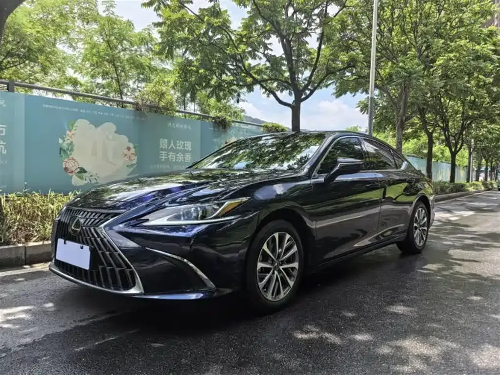 Lexus ES — фото 1