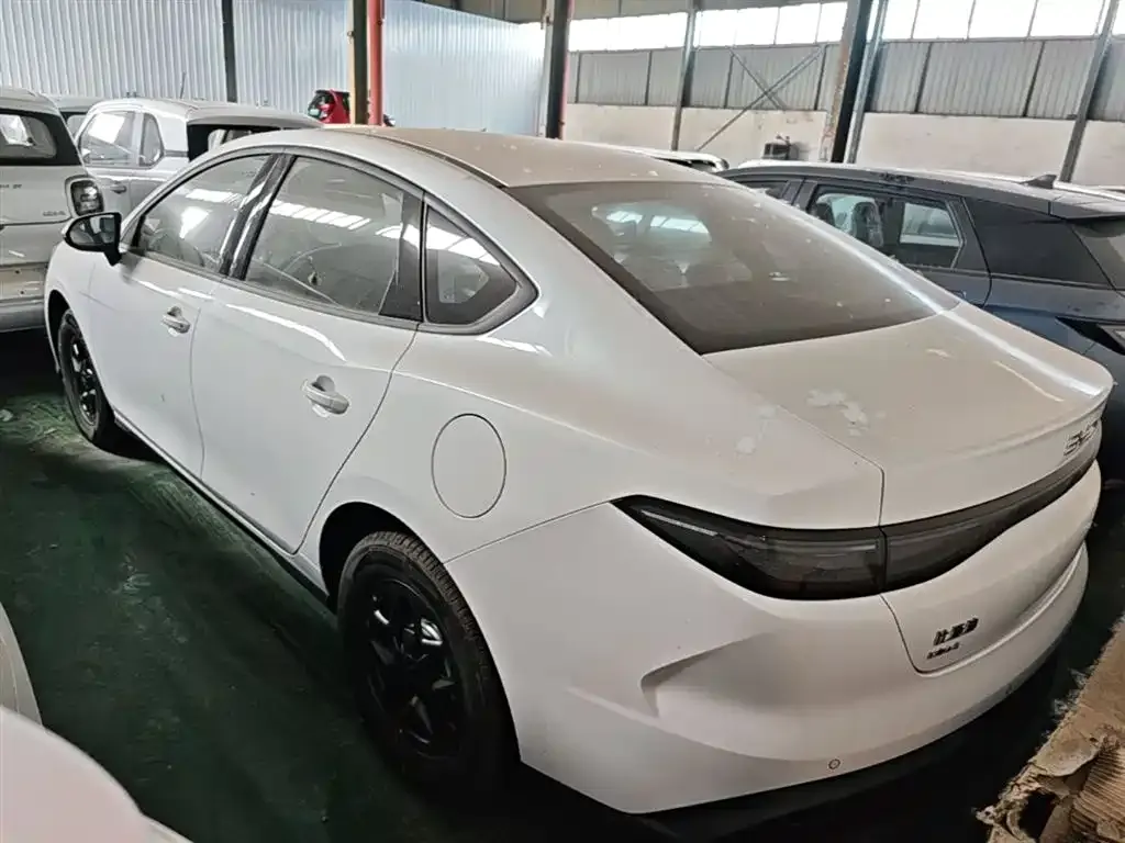 BYD Seal 05 DM-i — фото 8
