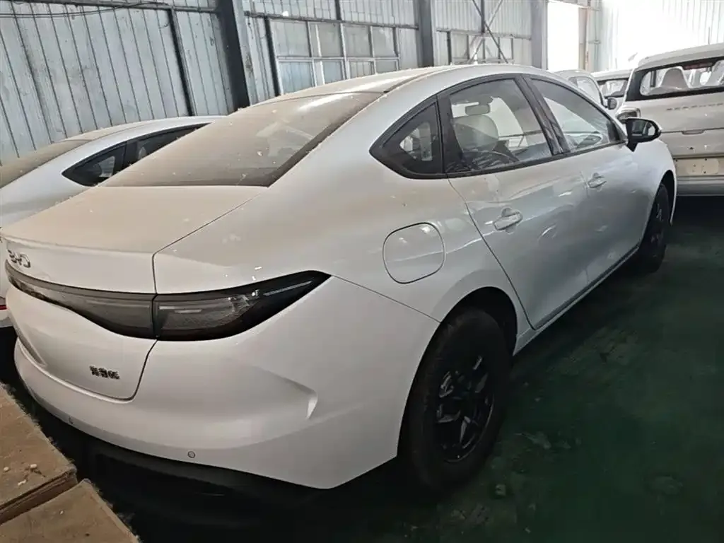 BYD Seal 05 DM-i — фото 10