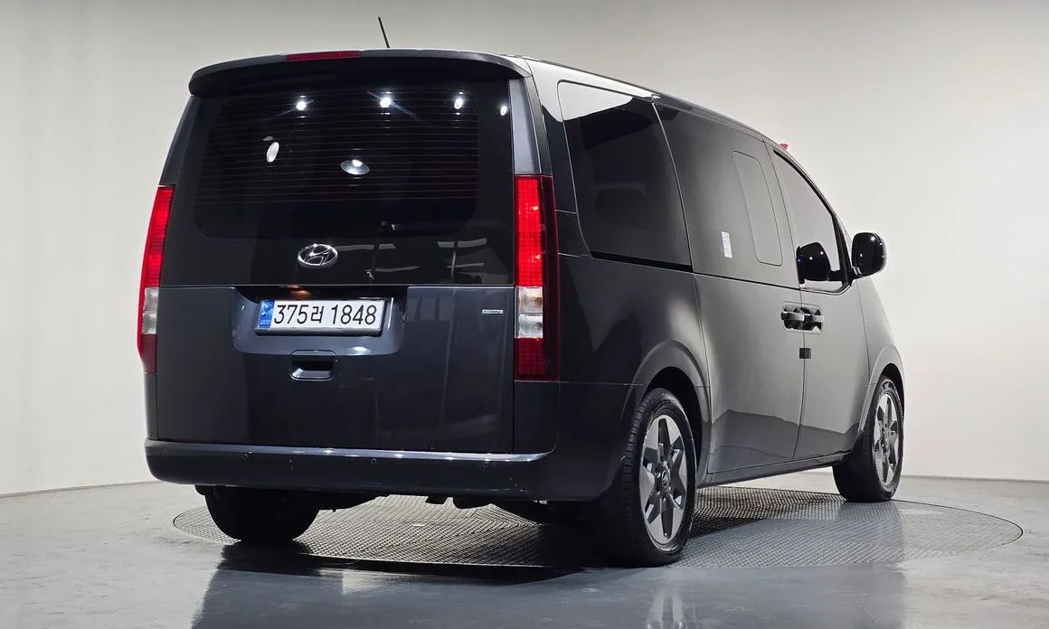 Hyundai Staria 2023 из KR, фото 2