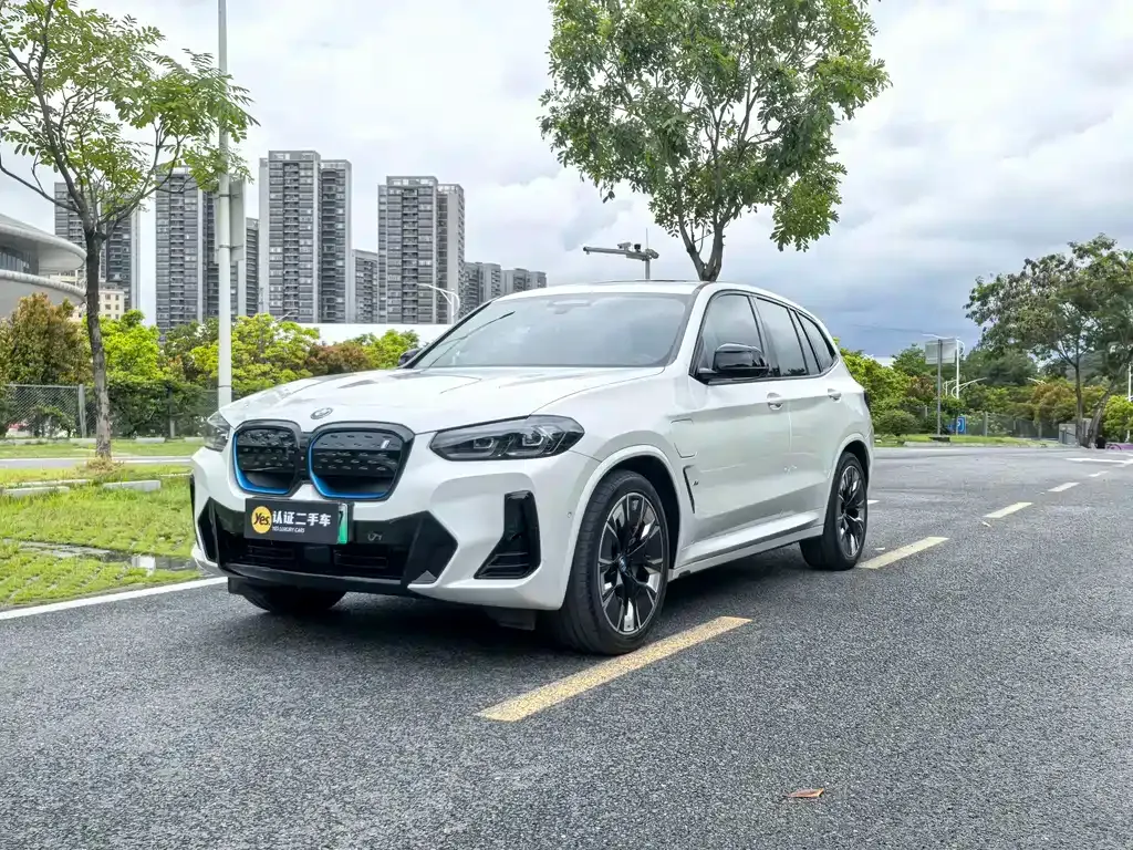 BMW iX3 — фото 1