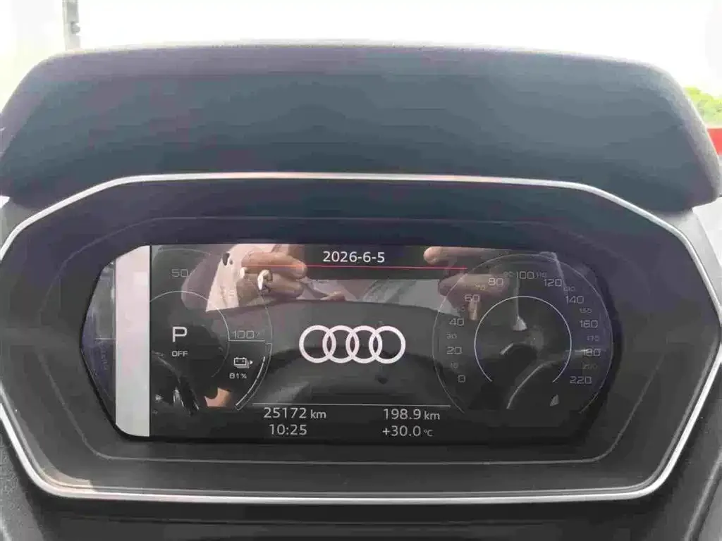 Audi Q4 e-tron — фото 2